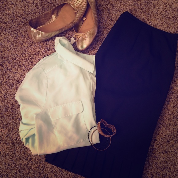 Light blue top- 50% off bundles!