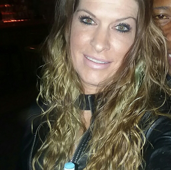 Meet your Posher, Colleen - Picture 2 of 2