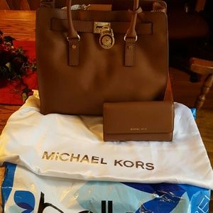 Michael kors purse/wallet set
