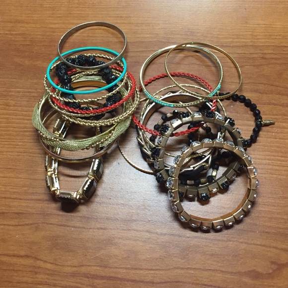 Lot of assorted bangles
