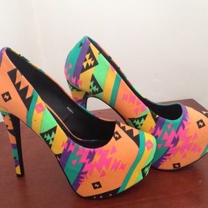 Size 9 Tribal Print Heels