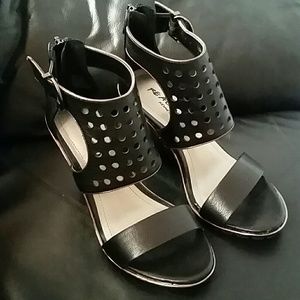 NWOB Kenneth Cole Reaction black sandals, size 6