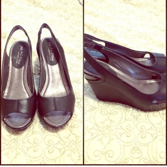 Kenneth Cole Reaction Black Open Toe Wedges (7)