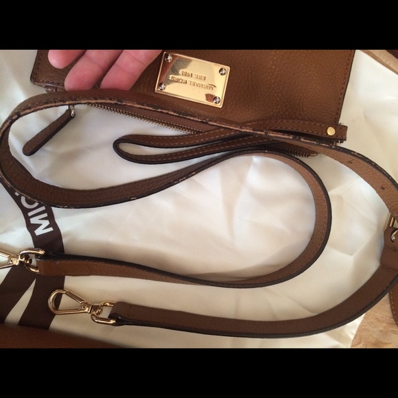 MK Bedford bowling crossbody, wallet and cleaner - Picture 2 of 4