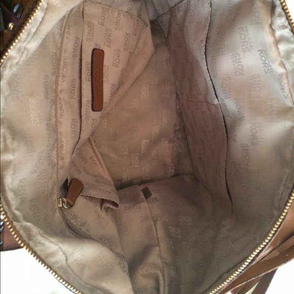 MK Bedford bowling crossbody, wallet and cleaner - Picture 3 of 4