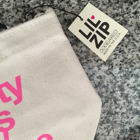 Dogeared Accessories - Dogeared Beauty is Everwhere Canvas Pouch Dogeared Accessories - Dogeared Beauty is Everwhere Canvas Pouch