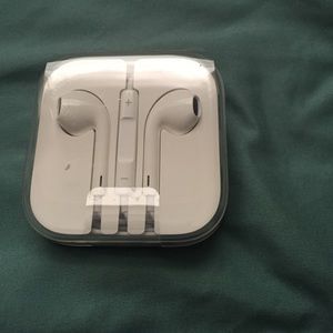 iPhone earphones