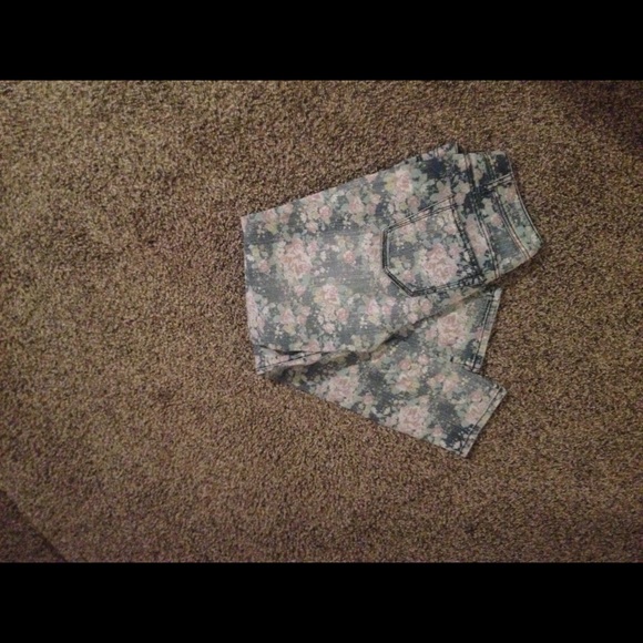 a.n.a skinny ankle floral jeans.