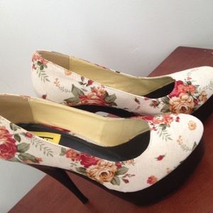 Size 8.5 Floral Heels
