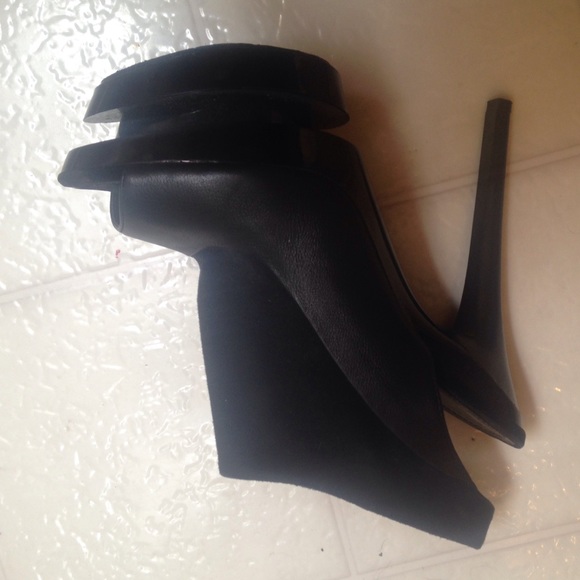 Black heels - Picture 2 of 4