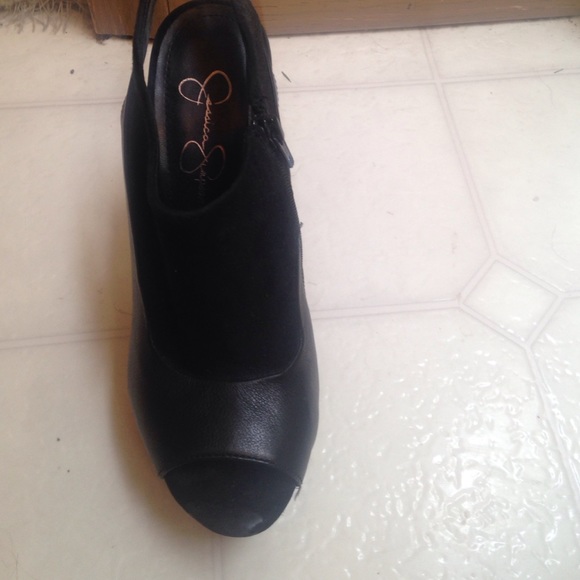 Black heels - Picture 3 of 4
