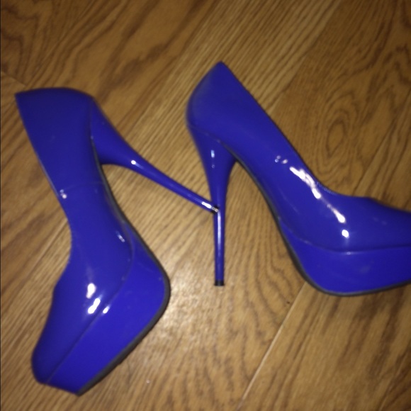Blue heels - Picture 2 of 4