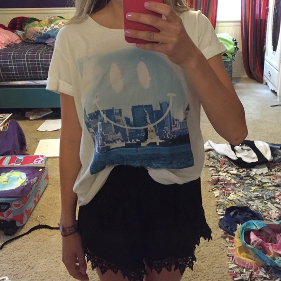 Cotton On Graphic Tee Shirt - Picture 1 of 3