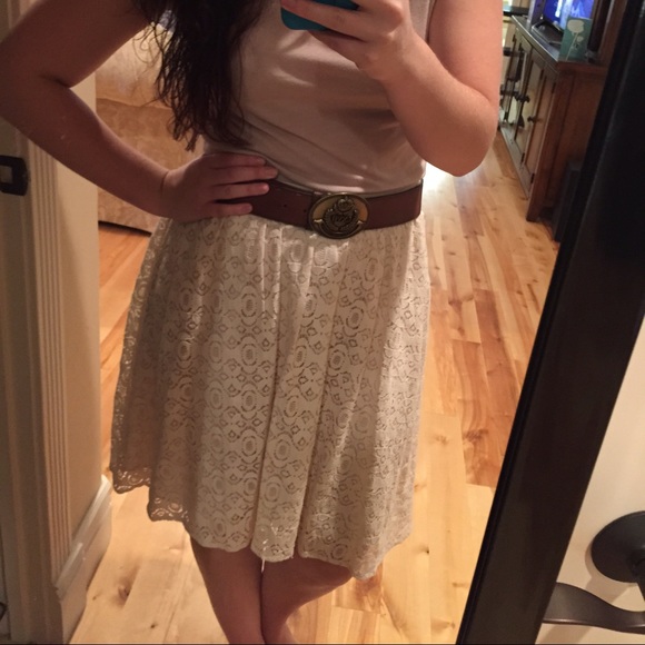 Ivory lace knee length skirt - Picture 3 of 3