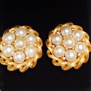 ⭐️Vintage clip on earrings⭐️