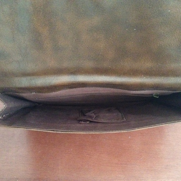 Clutch - Picture 3 of 3