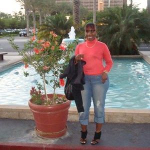 Meet your Posher, Elena