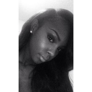 Meet your Posher, Donielle