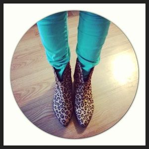 Amazing Leopard ankle booties