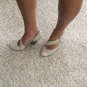 Seychelles beige shoes... Brand new without box