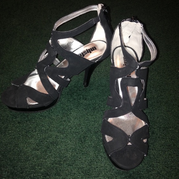 Heels - Picture 2 of 2