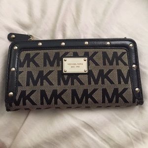 Michael Kors Wallet with broken interior zipper.