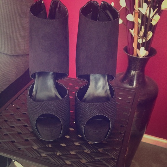 Black peep toe heels