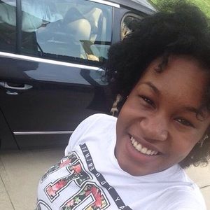 Meet your Posher, Ayanna