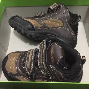 Stride Rite. Toddler boys boot.