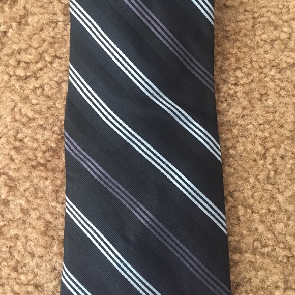 DKNY tie - Picture 2 of 3