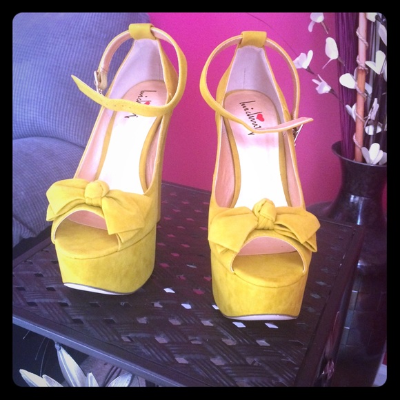 Platform peep toe heels