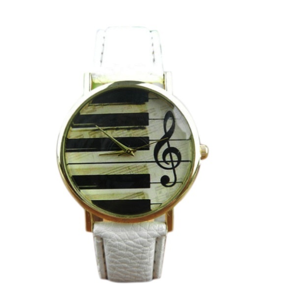 Accessories - NWT beautiful music note watch