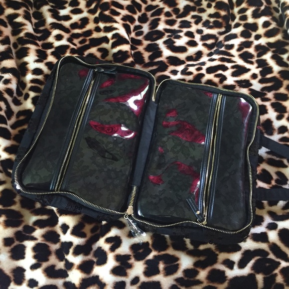 Victoria's Secret makeup case. - Picture 2 of 4