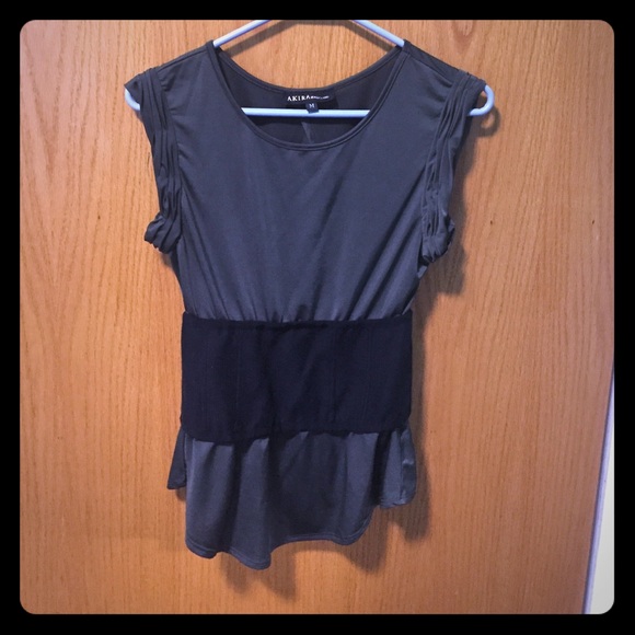 Akira top w/ keyhole back