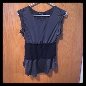 Akira top w/ keyhole back