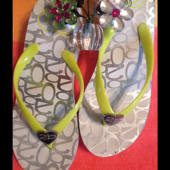 🎈🎈Bebe adorable like new flip-flops/wedges 🎈🎈
