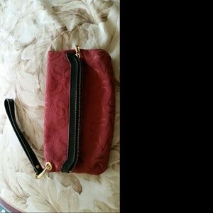 Simpley Vera Wang Wristlet