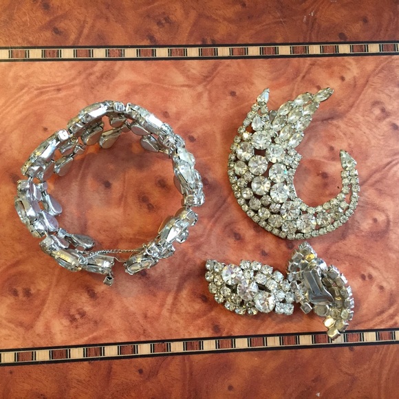 Costume jewelry set