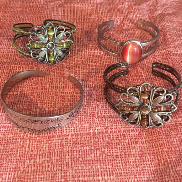Jewelry sale• Beautiful Bangle Set of 4 bracelets