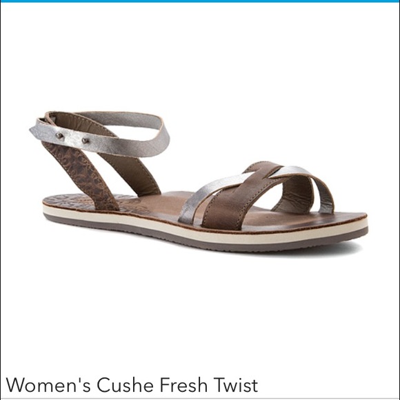 NWT leather Cushe sandal