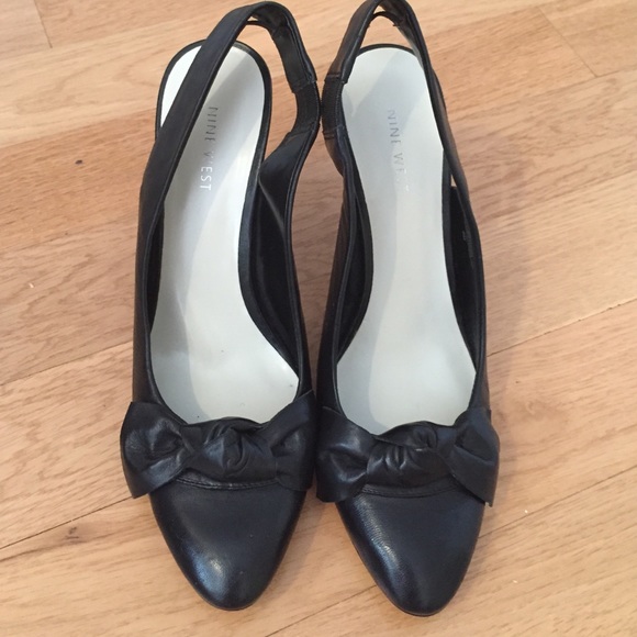 Nine West black leather pumps