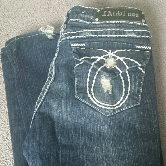 LA idol Jeweled-holy jeans