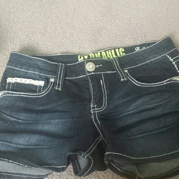 Hydraulic denim shorts