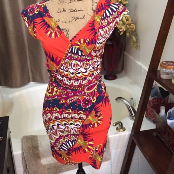 🚨SOLD IN BUNDLE.🚨BodyCon Tunic Dress/Top - Picture 2 of 2