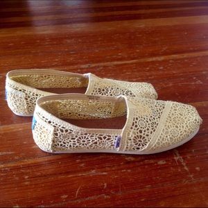 Daisy yellow crochet TOMs 