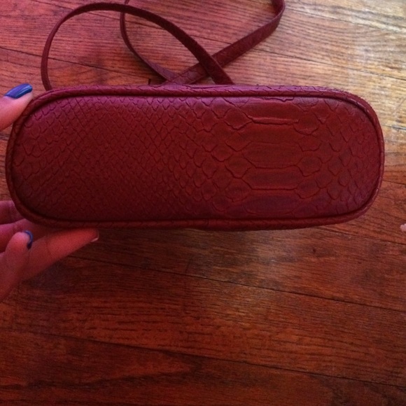 Liz Claiborne Cross Body Bag - Picture 3 of 3