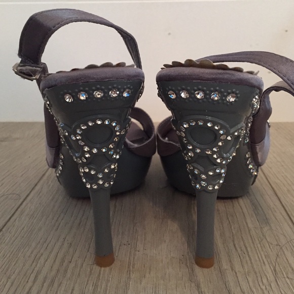 Heels - Picture 4 of 4