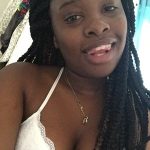 Meet your Posher, Leonazia