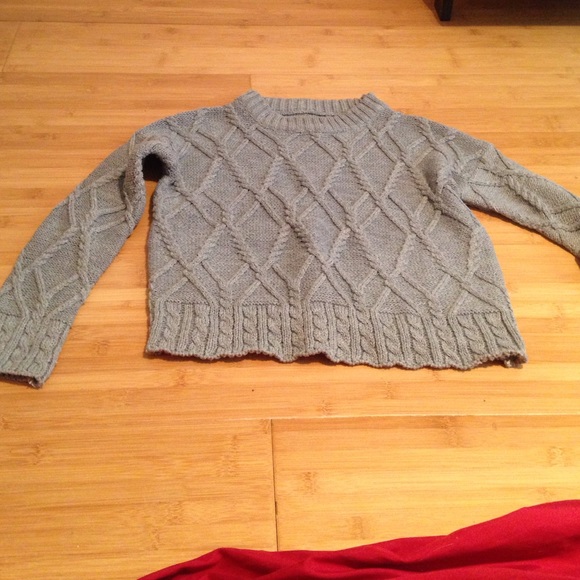 Cable knit grey sweater