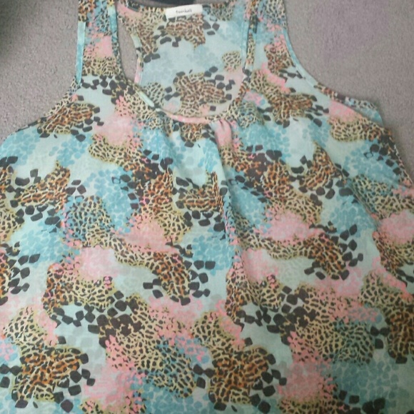 Patterned flow tank top